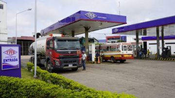 Dos hombres atracan un surtidor en Santa Cruz y se llevan cerca de Bs 8.000