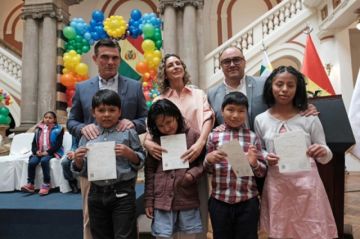 TSE anuncia programa de certificados de nacimiento gratuito para niñas y niños