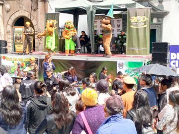 La Policía organizó juegos y actuaciones.