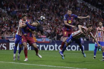 Barcelona gana al Atlético, pero no le alcanza y queda fuera de la Champions