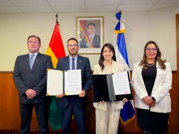 Bolivia y El Salvador firman memorándum para avanzar hacia una política de cielos abiertos