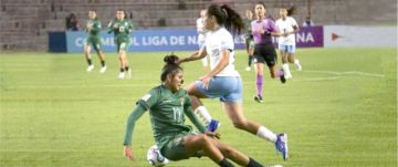 Bolivia cae y sigue última 