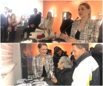 Interactuó con los visitantes a la muestra.