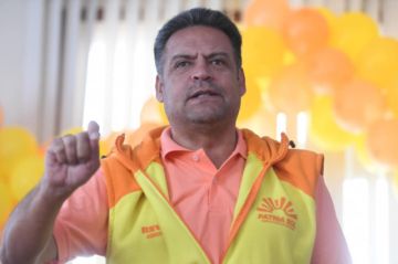 Luis Revilla inicia trámites para la transición en la Gobernación de La Paz