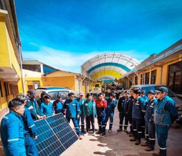 Dan equipos  al instituto de Potosí Nuevo Amanecer
