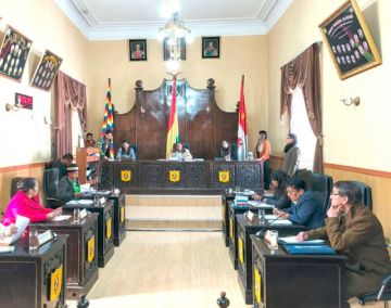 Concejala denuncia supernumerarios en el Concejo Municipal de Potosí