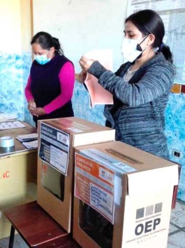 Vocal del TSE abre puerta a voto electrónico en Bolivia
