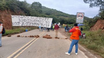 Instalan dos puntos de bloqueo en la ruta Santa Cruz - Sucre