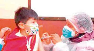 Recomiendan hacer vacunar a sus hijos contra el sarampión e influenza