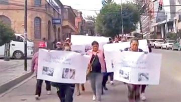 Mujer que atropelló y abandonó a la víctima está libre, su familia pide justicia