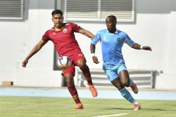 San Antonio gana con remontada