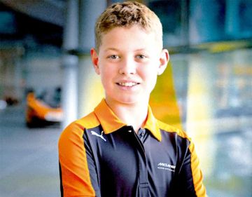 F1 capta a niño de 11 años
