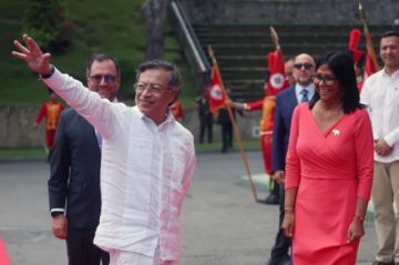 Petro es recibido por Delcy Rodríguez en su primera visita a Venezuela tras la captura de Maduro