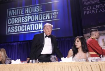 El Servicio Secreto de EE.UU. evacúa a Trump de la cena de corresponsales tras escucharse disparos