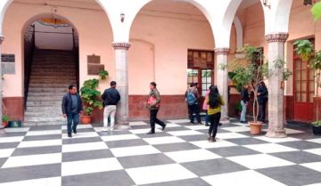 Analizan legalidad de contratos de personal de gestiones de Flores y Cruz