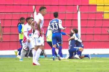 La desazón de los rancho guitarras tras el empate.  