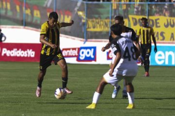 El Tigre se mantiene en la cima tras remontar ante Totora Real Oruro 