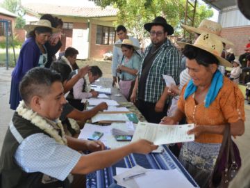Cochabamba: INRA entrega 384 títulos ejecutoriales agrarios