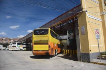 Terminal de Buses de La Paz suspende salidas por bloqueos en El Alto