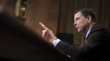 ¿Porqué imputan al exdirector del FBI?