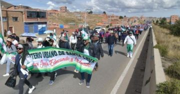 Magisterio inicia marcha hacia La Paz en demanda de incremento salarial