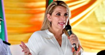 Añez pide “madurez” a la dirigencia política ante la situación social 
