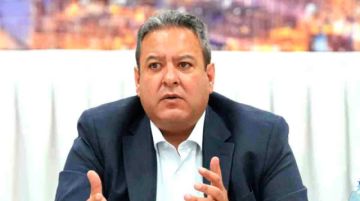 Daroca descarta privatización de YPFB y anuncia purga laboral