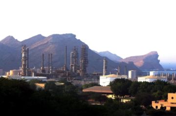 El brent se dispara más del 5 % y roza los 125 dólares