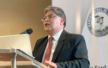 Dictan detención domiciliaria para el expresidente del BCB y exejecutivos