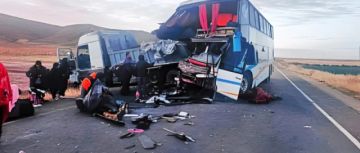 Bus que partió de Potosí a Oruro y volqueta chocaron; hay un fallecido