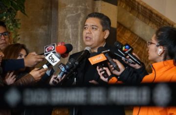Vocero cuestiona pedidos de renuncia: “No es correcto, raya en la conspiración”