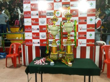 Trofeos de primer y segundo lugar 