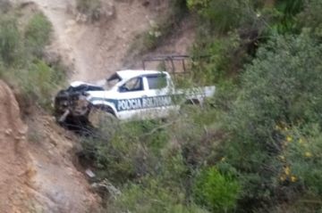 Chuquisaca: Se embarranca una camioneta de la Policía cerca de Tarvita