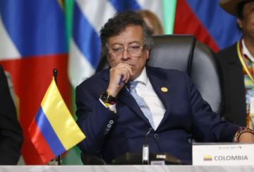 Gustavo Petro acusa a Ecuador de enviar armamento a grupos en Colombia