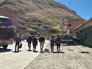 Hay puntos de bloqueo reportados por la Policía este domingo en La Paz y Beni