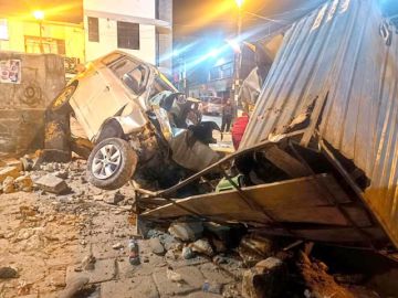 Presunto chofer ebrio deja nueve personas heridas y daños considerables