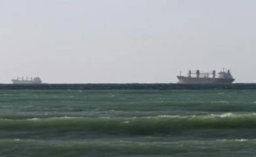 El Ejército iraní asegura que lanzó disparos de aviso a buques de EEUU en Ormuz y este lo niega