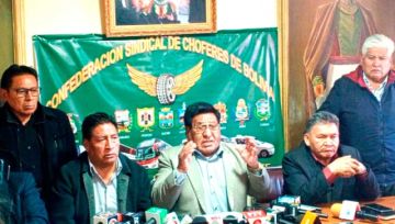 Los dirigentes de la confederación de choferes.