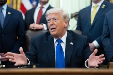 La obsesión de Trump por su imagen: en billetes, monedas, instituciones y hasta pasaportes
