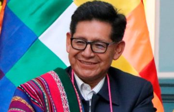 Exministro Pary asume como Director Distrital de Educación en Chuquihuta