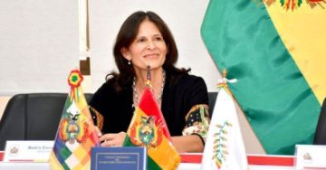 Maestros exigen destitución de la ministra de Educación