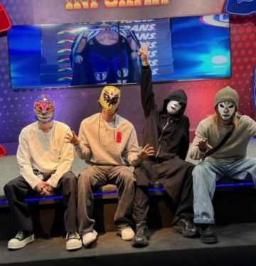BTS sorprende en la Arena México y asiste a las Luchas