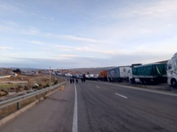 Hay bloqueos en el camino a Oruro que no reporta la ABC