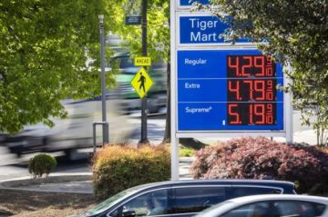 EE.UU. considera suspender impuesto a la gasolina ante alza de precios por guerra con Irán