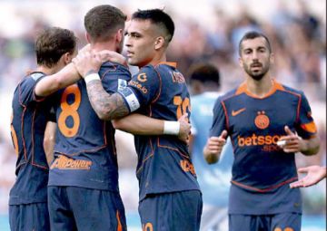 El Inter estrena su título goleando a la Lazio