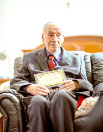 Médico Jorge Ramallo recibe reconocimiento de la USFX