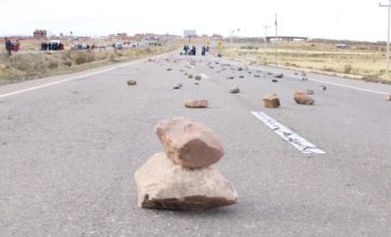 La Policía aún no tiene instrucción de desbloquear carreteras