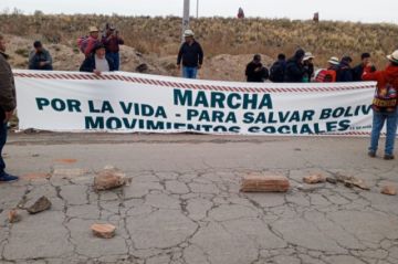 Evistas marchan desde Caracollo hacia La Paz