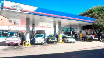 El transporte opera al 50 por ciento por la falta de combustible