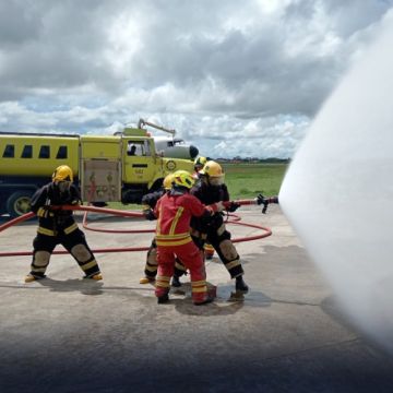 NAABOL capacita a bomberos aeronáuticos y refuerza la seguridad aeroportuaria en Beni